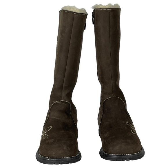UGG 5463 BROWN LEATHER EMBROIDERED FLORAL SHEEPSKIN  RUBBER LUG SOLE WINTER BOOT - Picture 2 of 13
